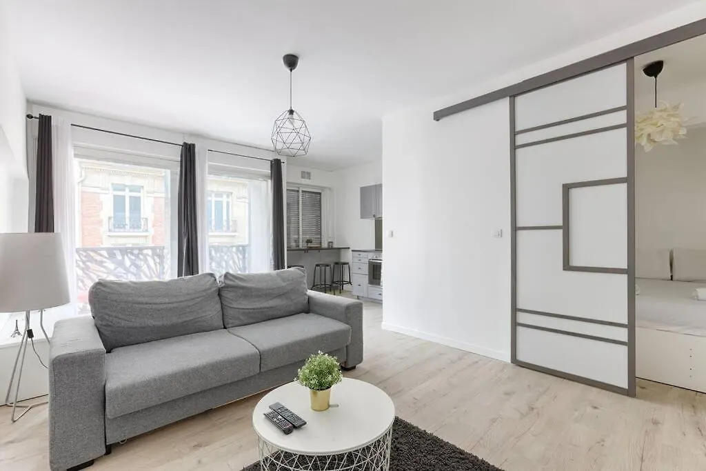 Apartment Champs Elysees Haussmann Charming 1br